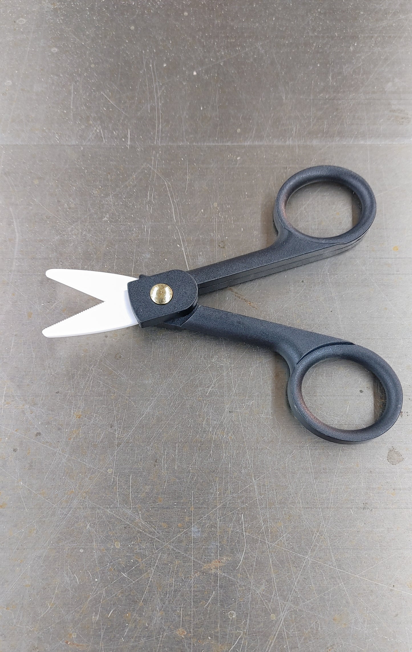 Ceramic Scissors for EOD or Bomb Tech